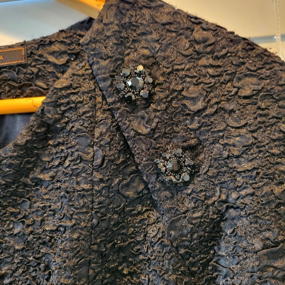 BCBG MAX AZRIA TEXTURED PATTERN DRESS - Picture 2 of 4